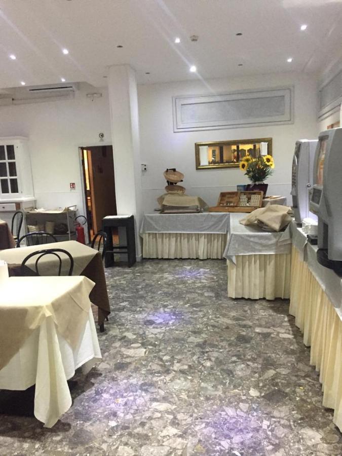 Hotel Piccari Nuova Gestione ريميني المظهر الخارجي الصورة