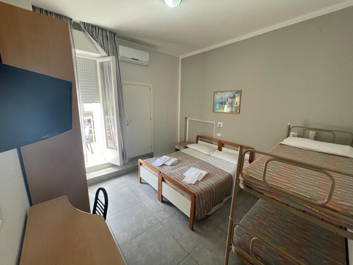 Hotel Piccari Nuova Gestione ريميني المظهر الخارجي الصورة